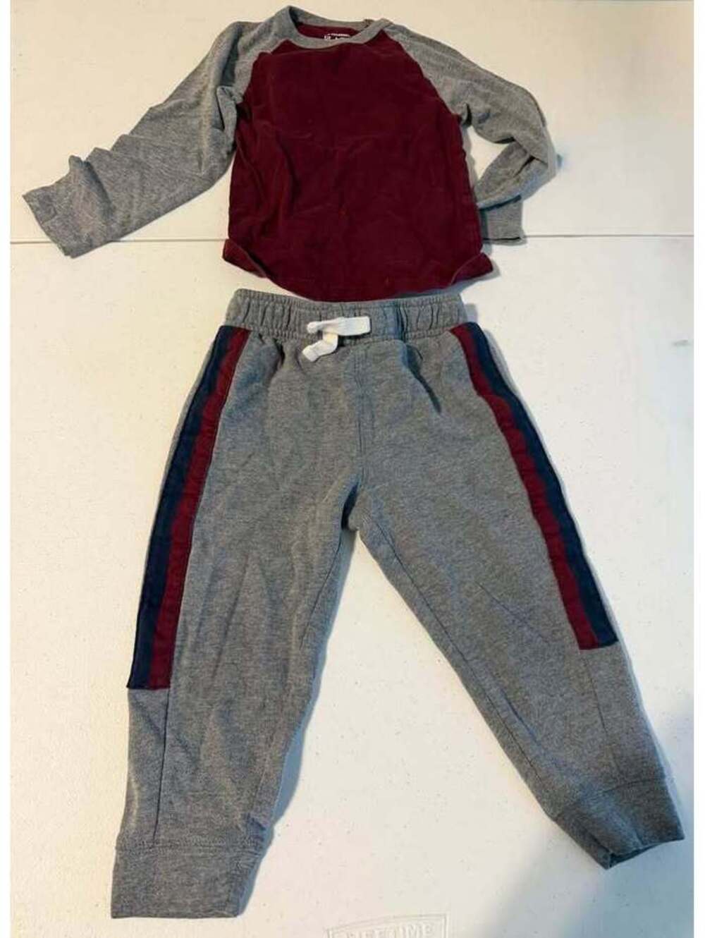 The Children's Place 2T 2-Piece Outfit Set